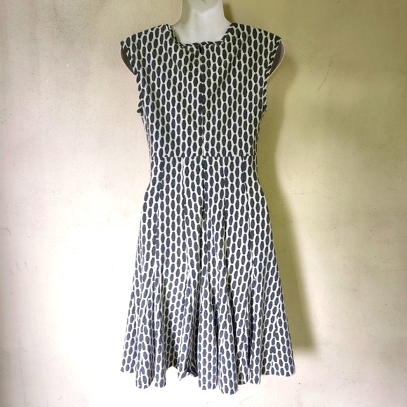Taylor Fit & Flair  Gray & White Print Dress Size 2 - Picture 7 of 11